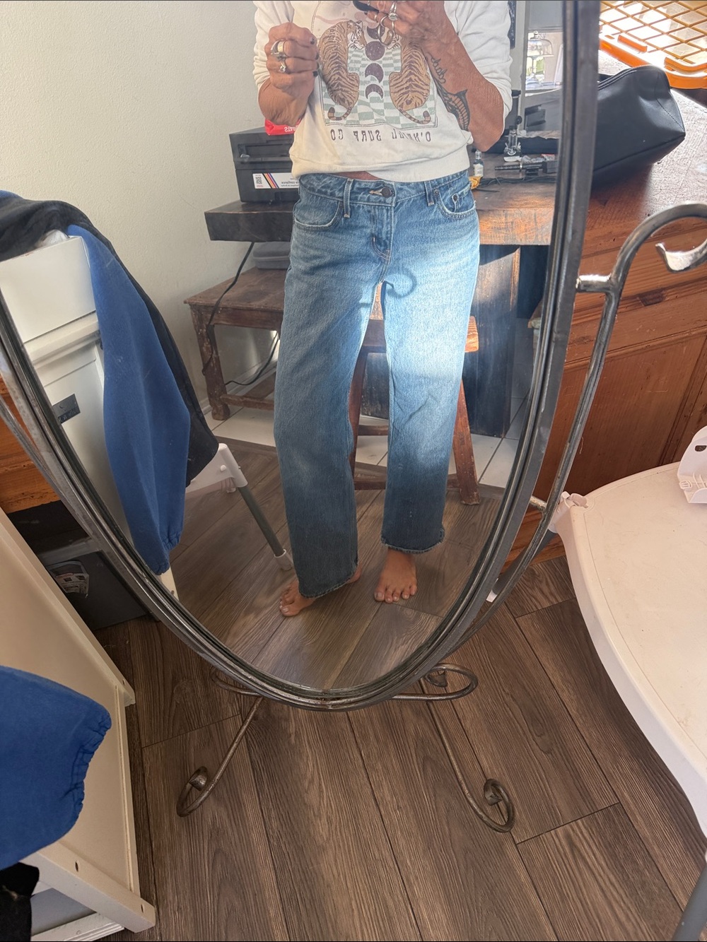 Levi’s Premium Low Loose Jeans Women’s 25 Medium Wash Wide Leg Baggy Denim - Picture 8 of 16